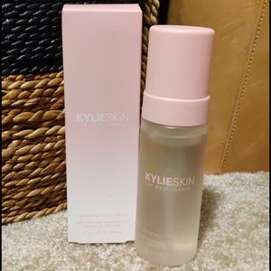 Kylie Skin Foaming Face Wash